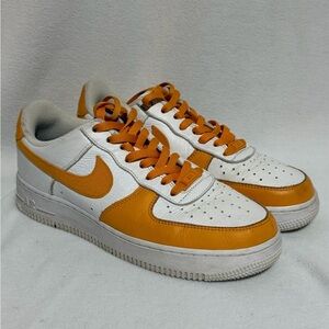 Nike Air Force 1 Low Retro sneakers in a white and Canyon Gold Size 8